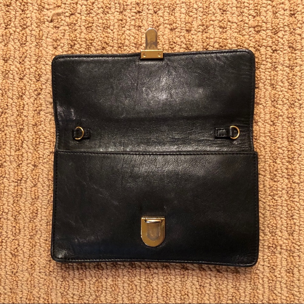 Marc Jacobs black leather clutch w/gold clasp - Picture 5 of 7